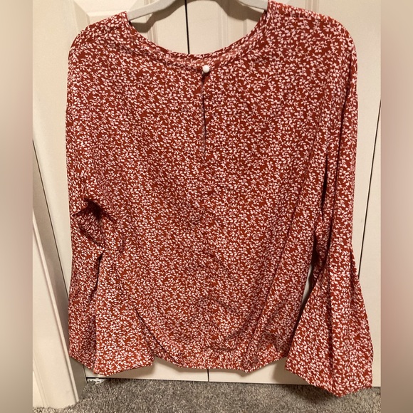 SOLD Bell Sleeve Rust Print Top Size M - Picture 2 of 4